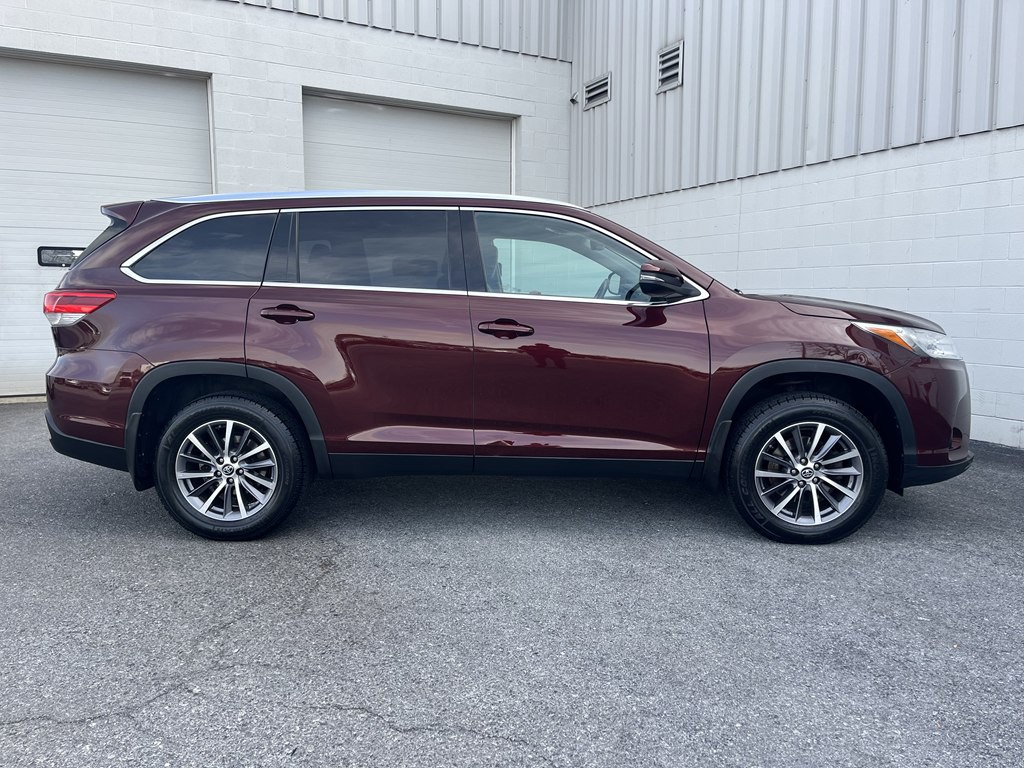 2019 Toyota Highlander Image 2
