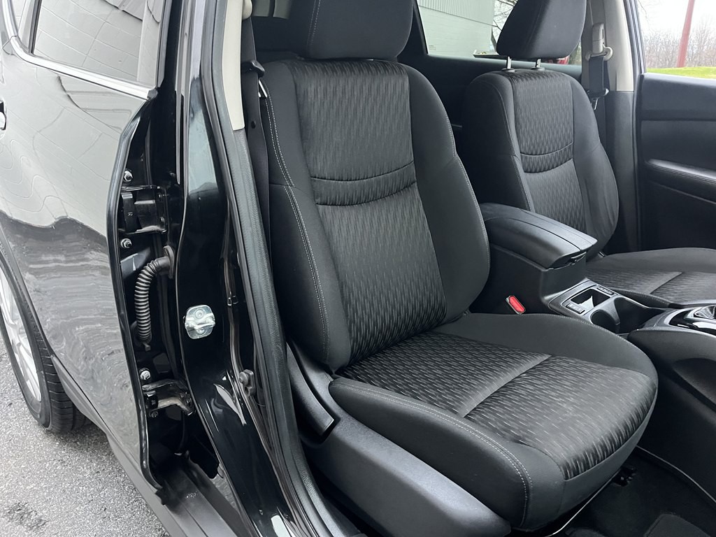 2017 Nissan Rogue Image 13