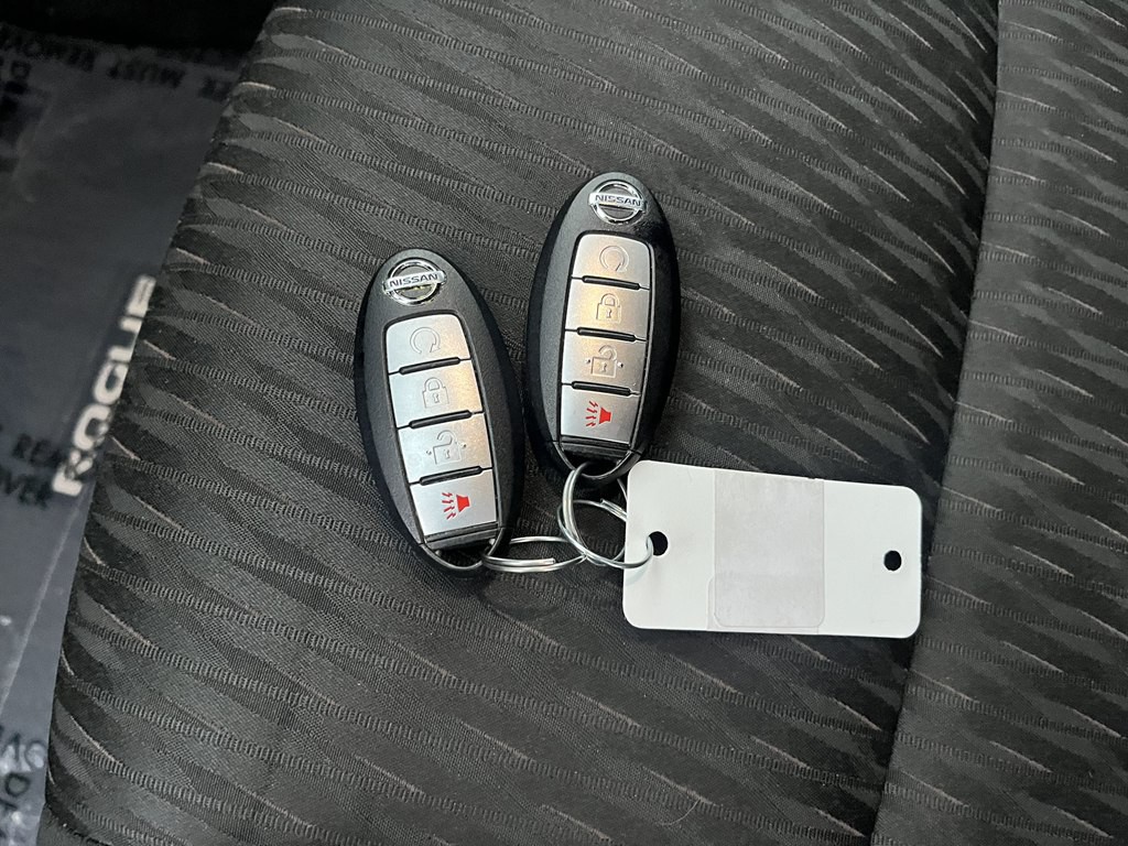 2017 Nissan Rogue Image 25