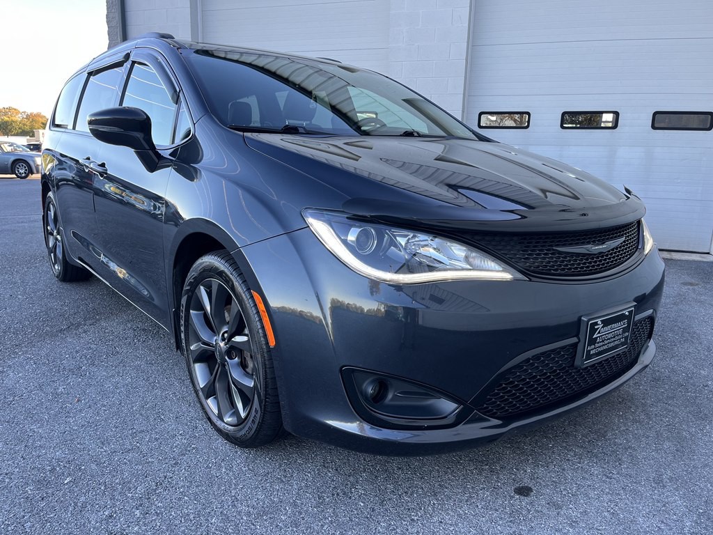 2019 Chrysler Pacifica Image 1