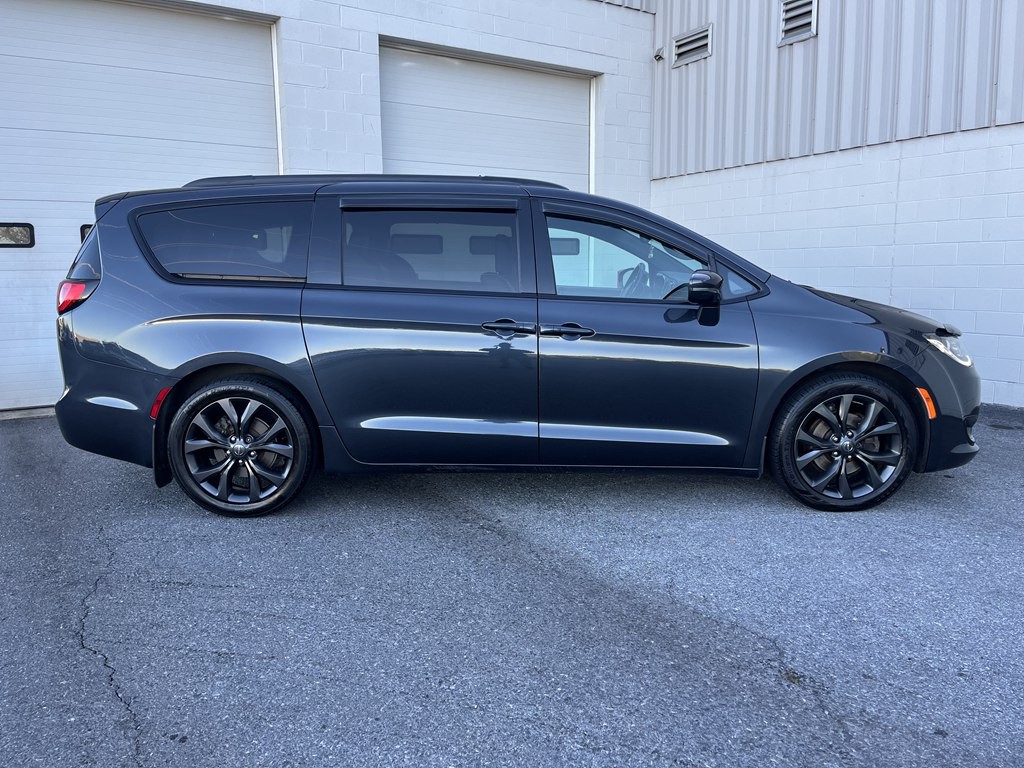 2019 Chrysler Pacifica Image 2