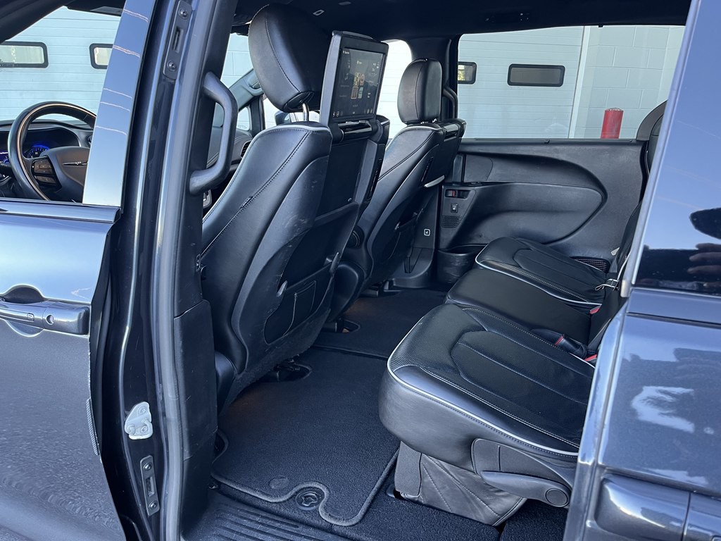 2019 Chrysler Pacifica Image 16