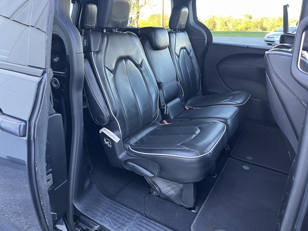 2019 Chrysler Pacifica Image 17