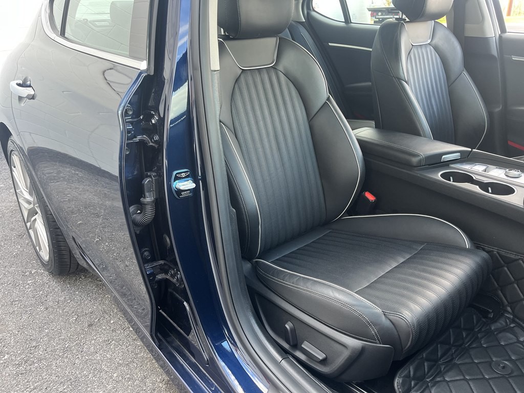 2021 Genesis G70 Image 14