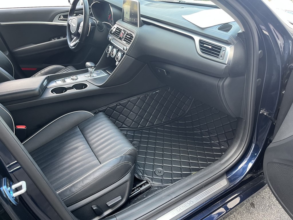 2021 Genesis G70 Image 15