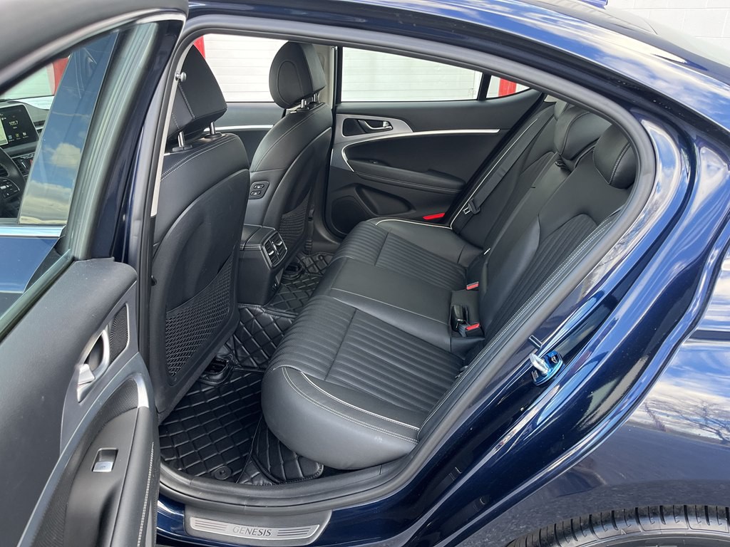 2021 Genesis G70 Image 16