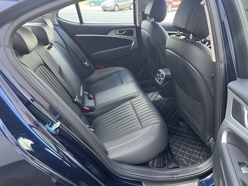 2021 Genesis G70 Image 17