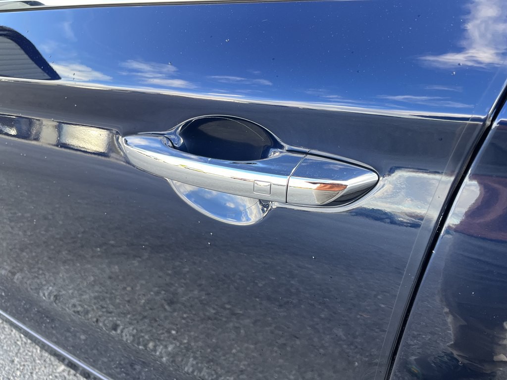 2021 Genesis G70 Image 21