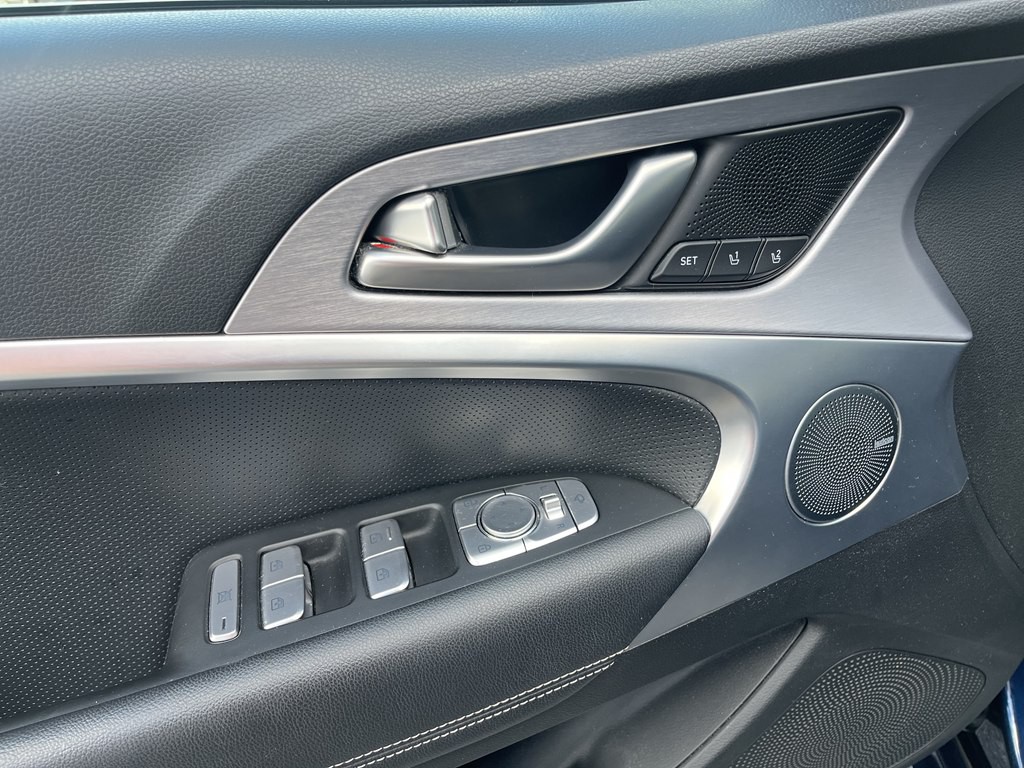 2021 Genesis G70 Image 22