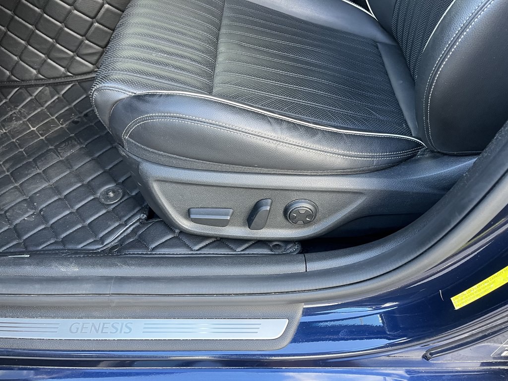 2021 Genesis G70 Image 23