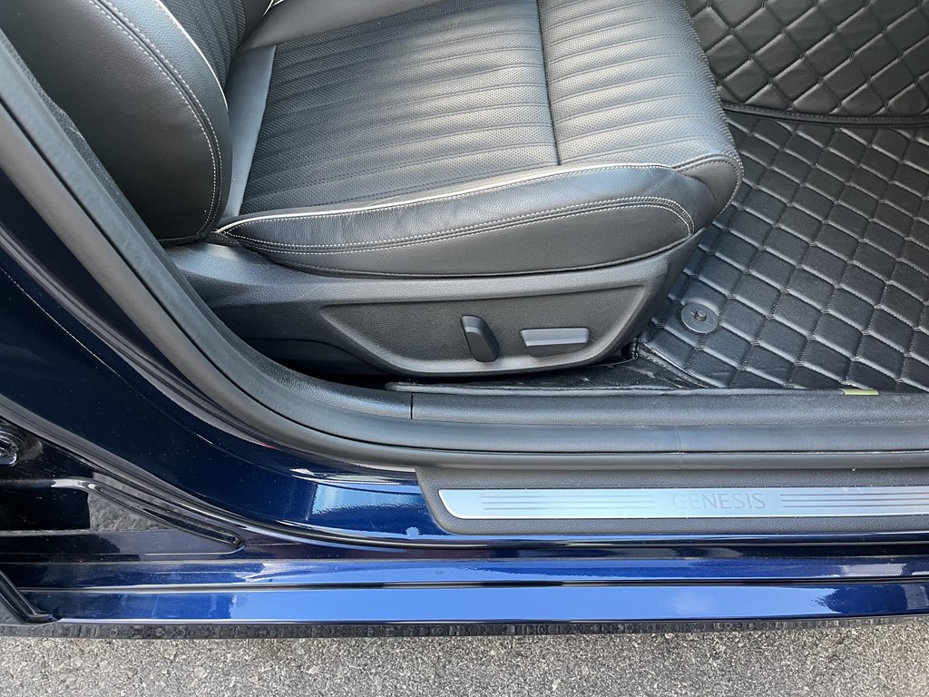 2021 Genesis G70 Image 24