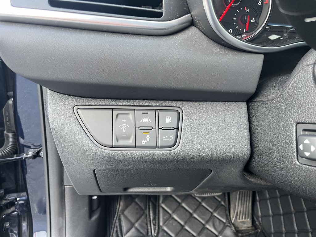 2021 Genesis G70 Image 25