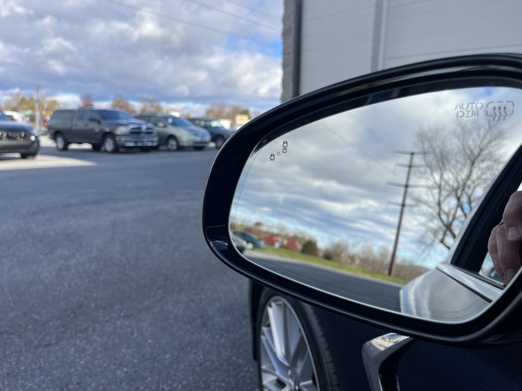 2021 Genesis G70 Image 28