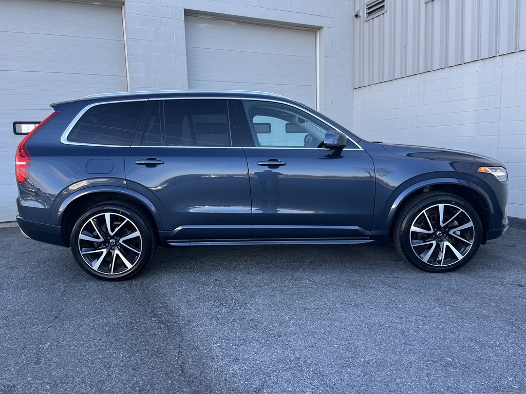 2021 Volvo XC90 Image 2
