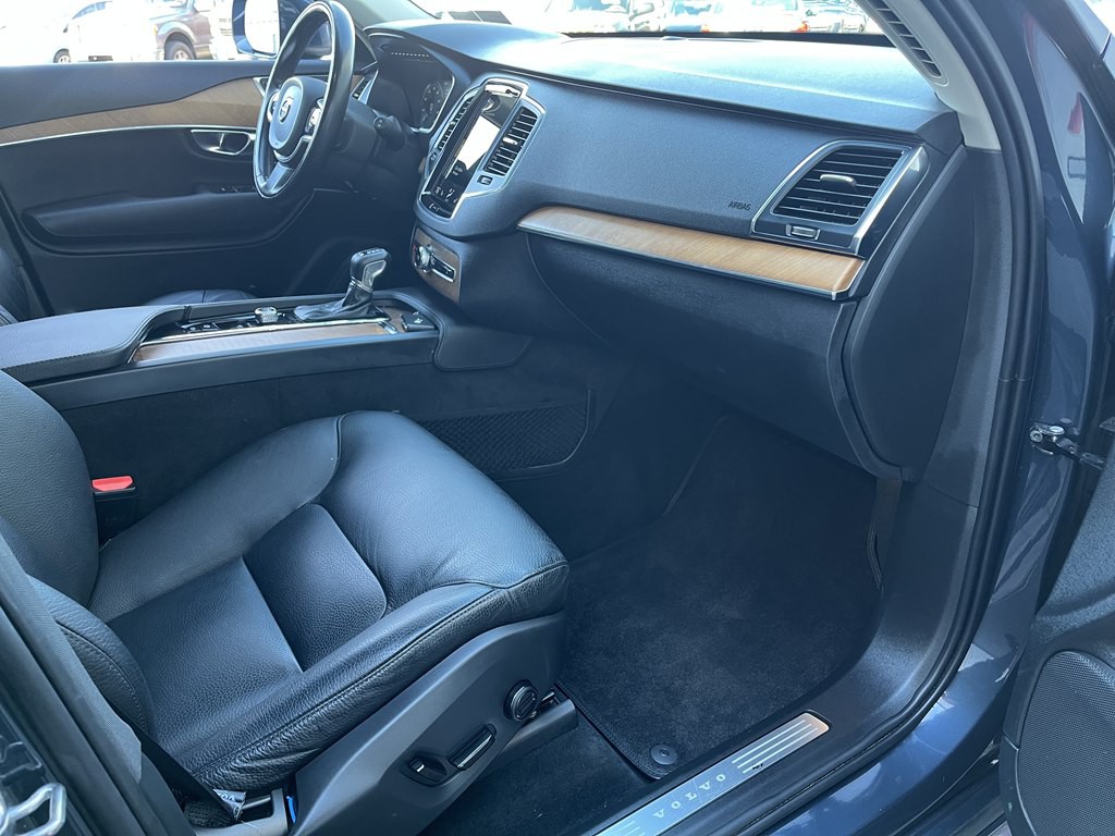 2021 Volvo XC90 Image 15