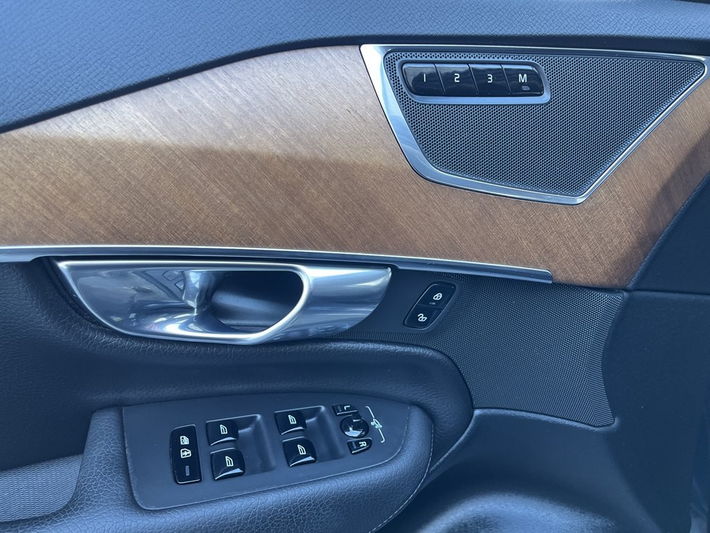 2021 Volvo XC90 Image 25