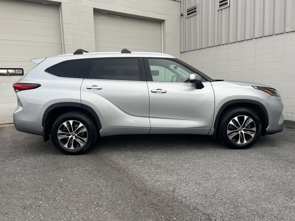 2021 Toyota Highlander Image 2