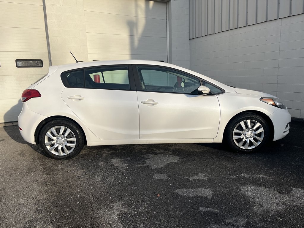 2016 Kia Forte Image 2