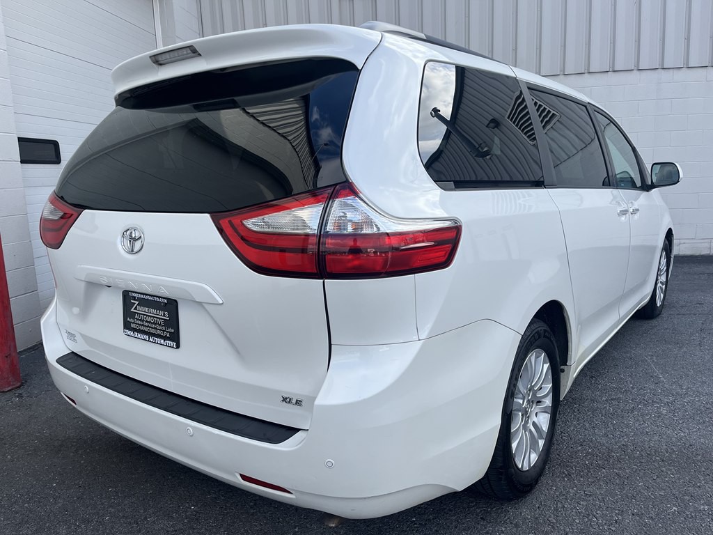 2015 Toyota Sienna Image 3