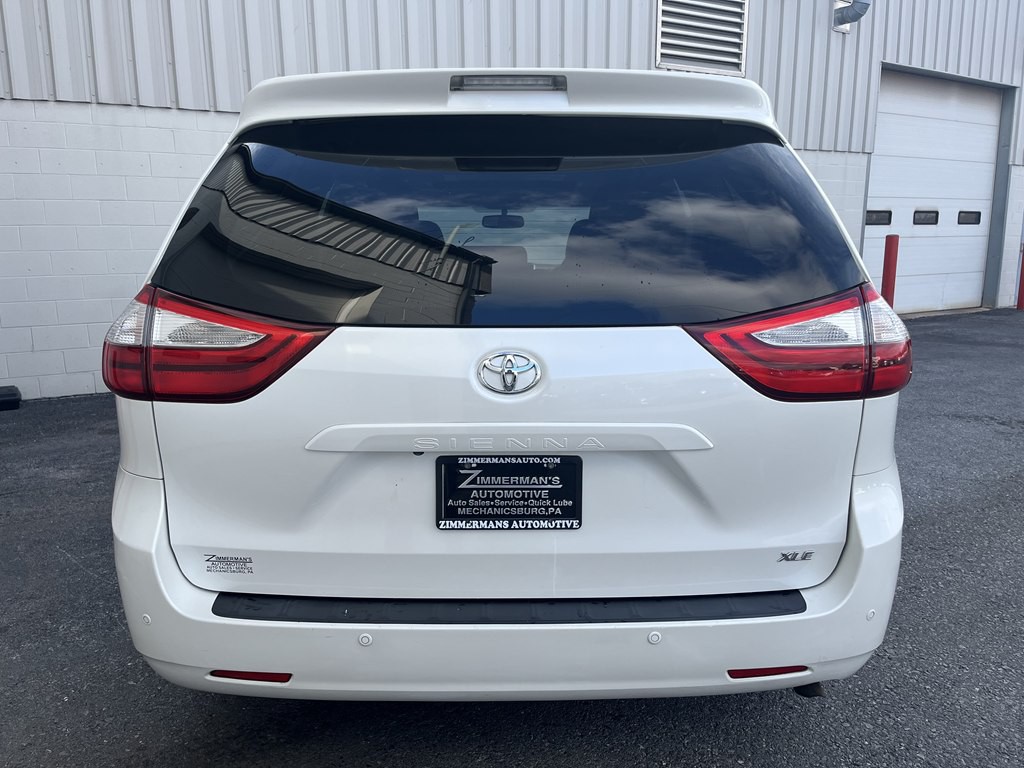 2015 Toyota Sienna Image 4