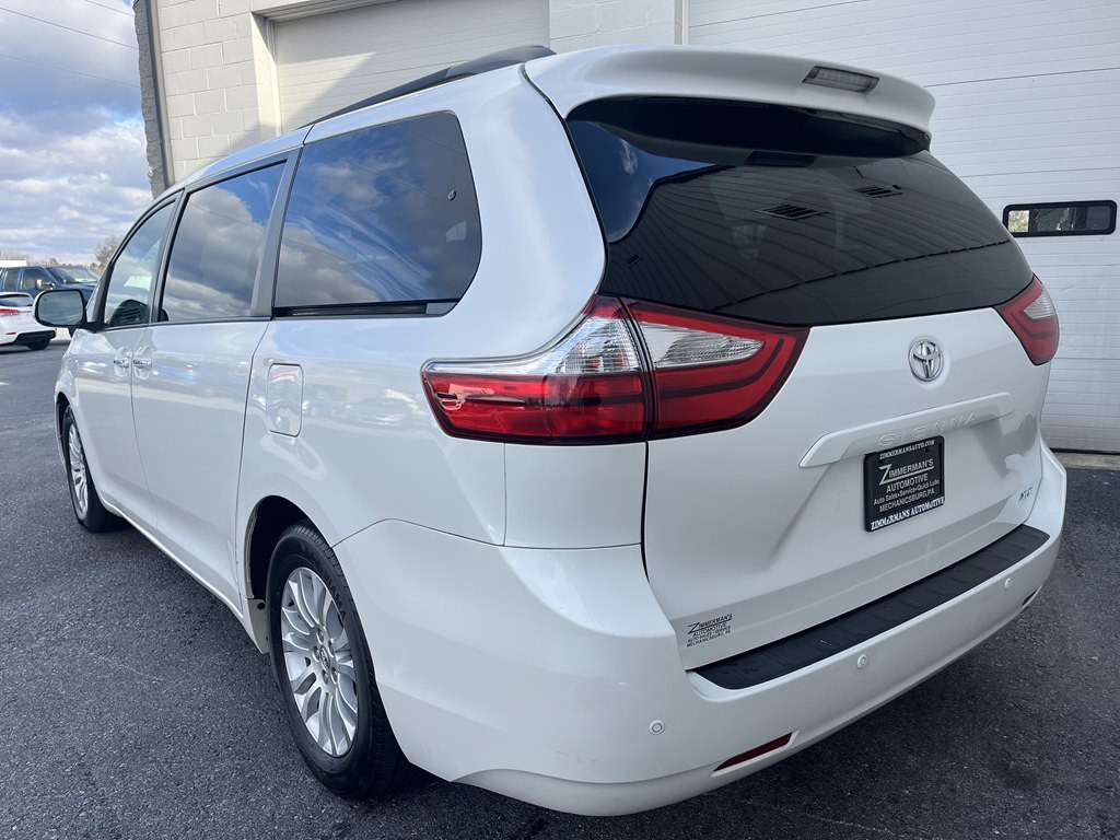 2015 Toyota Sienna Image 5