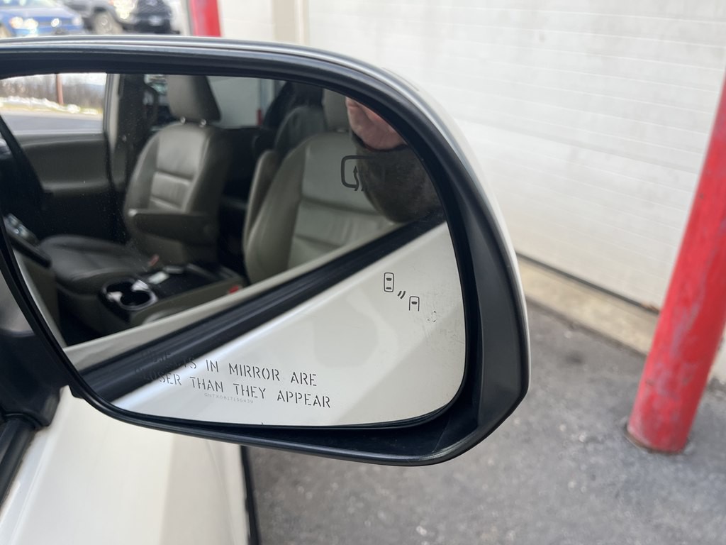 2015 Toyota Sienna Image 26