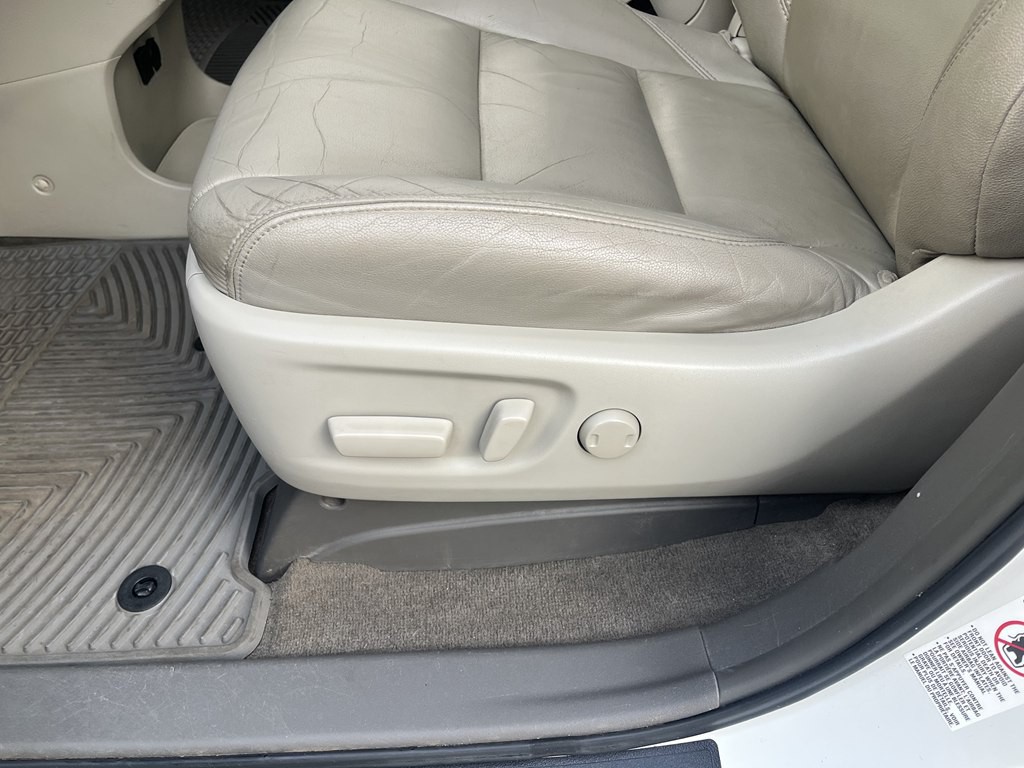 2015 Toyota Sienna Image 29