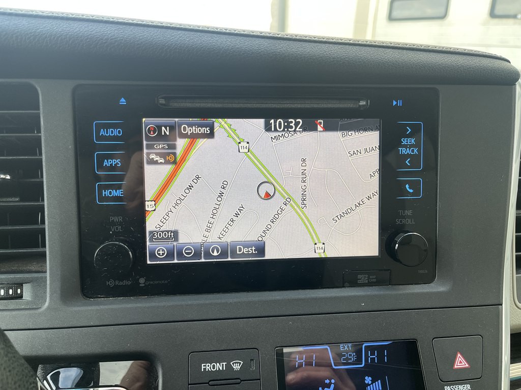 2015 Toyota Sienna Image 33