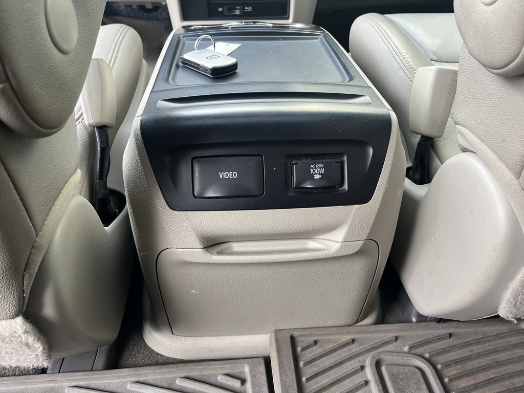 2015 Toyota Sienna Image 38