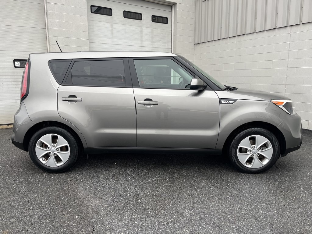 2016 Kia Soul Image 2