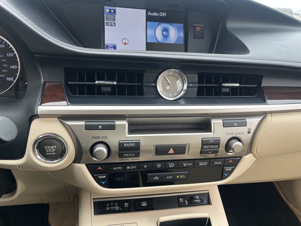 2013 Lexus ES Image 11