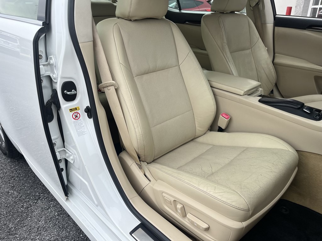 2013 Lexus ES Image 14