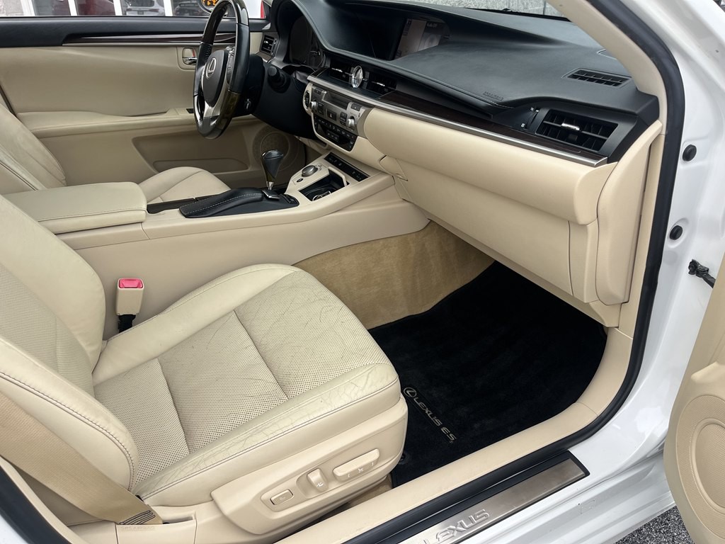 2013 Lexus ES Image 15