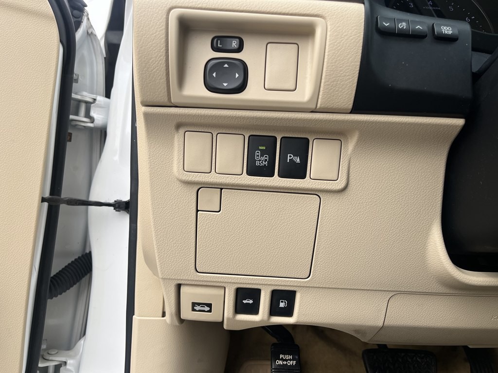 2013 Lexus ES Image 25