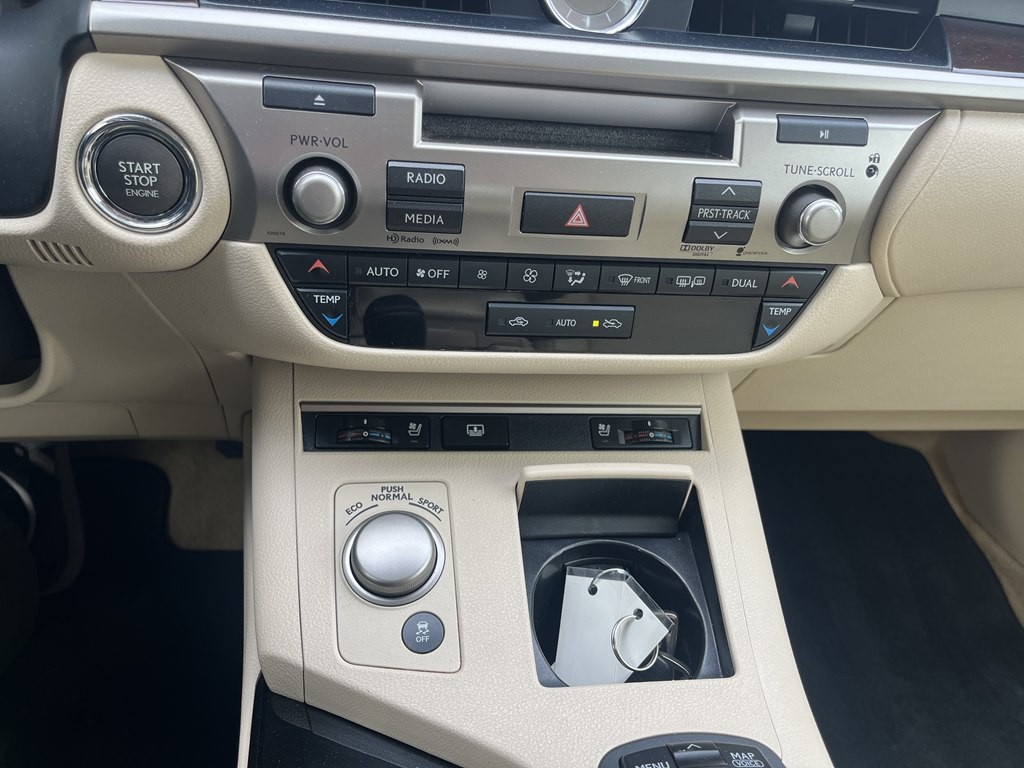 2013 Lexus ES Image 30