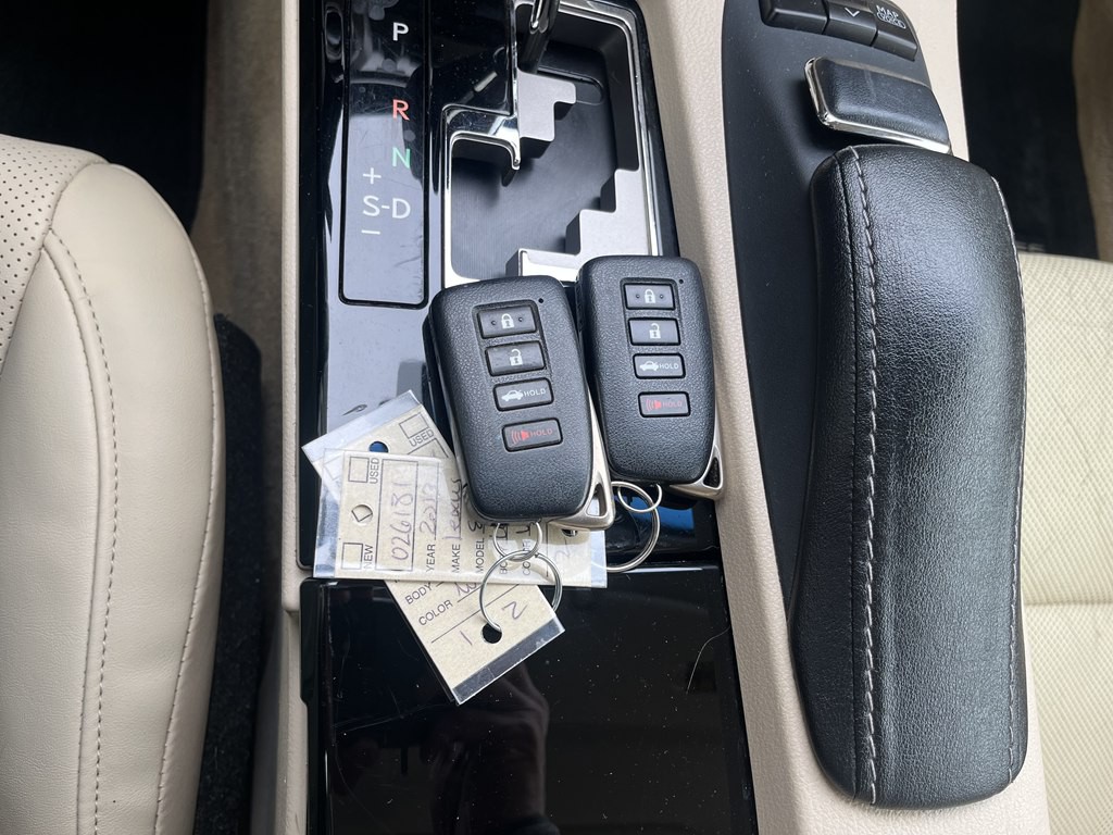 2013 Lexus ES Image 31