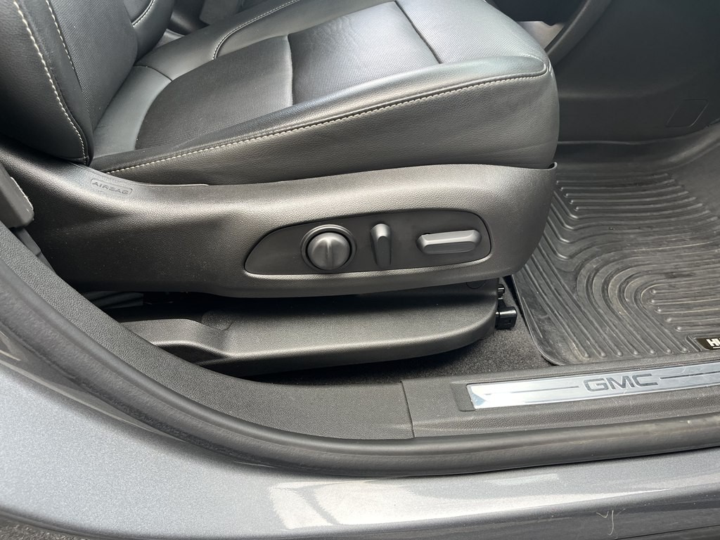 2021 GMC Acadia Image 25