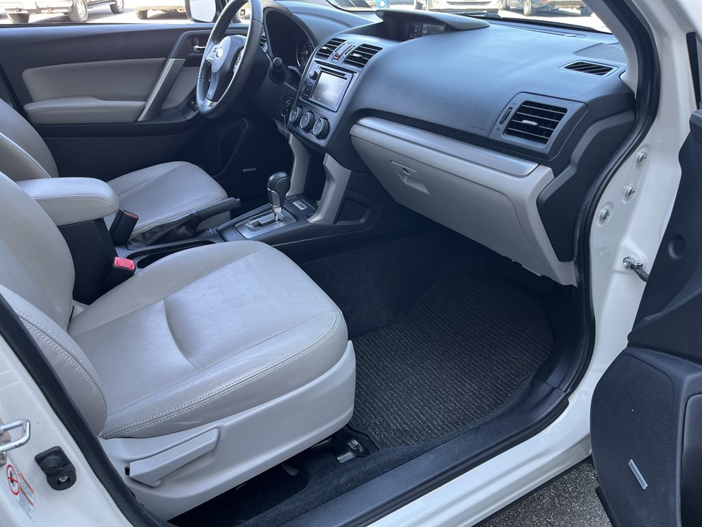 2015 Subaru Forester Image 16