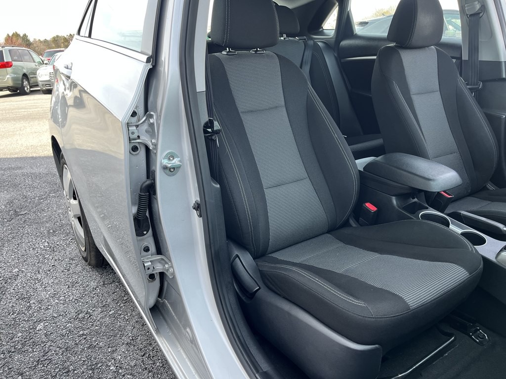 2016 Hyundai Elantra Image 12