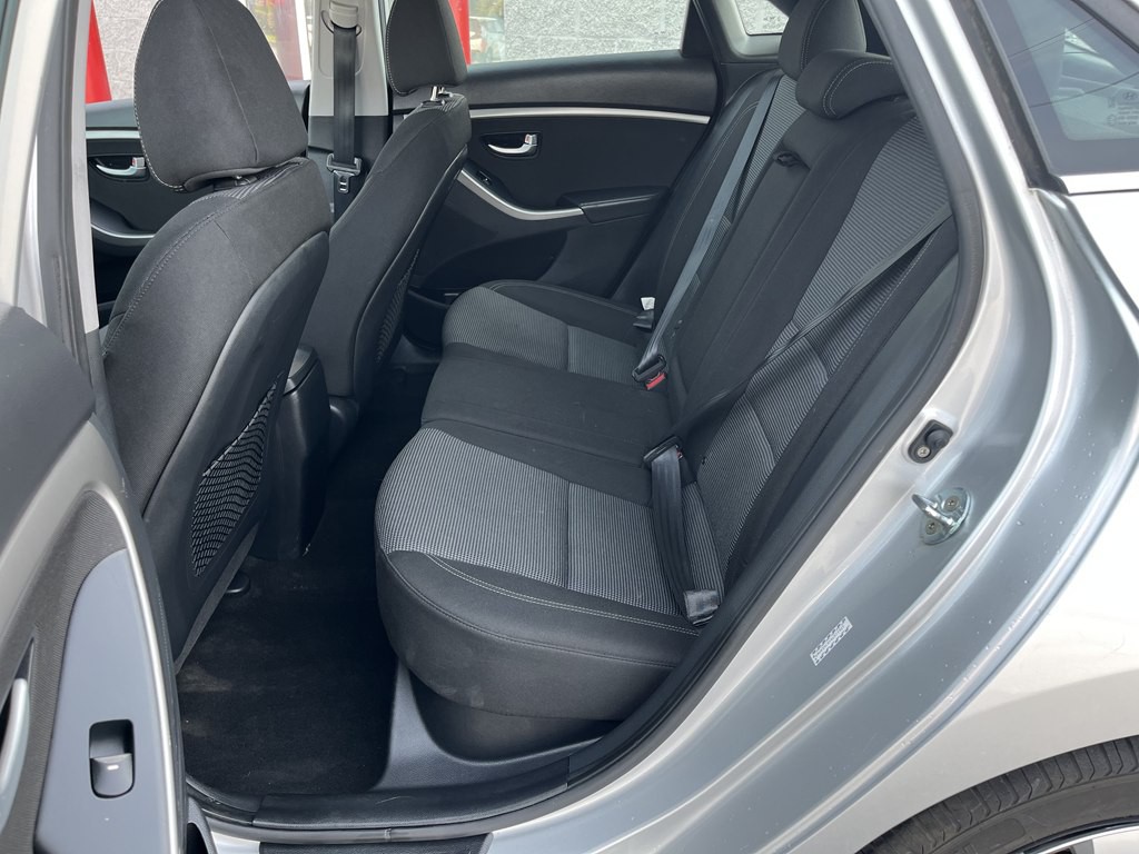 2016 Hyundai Elantra Image 13