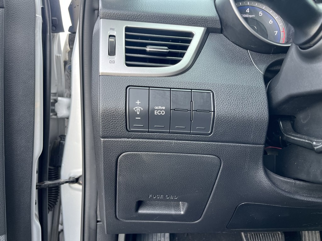 2016 Hyundai Elantra Image 17