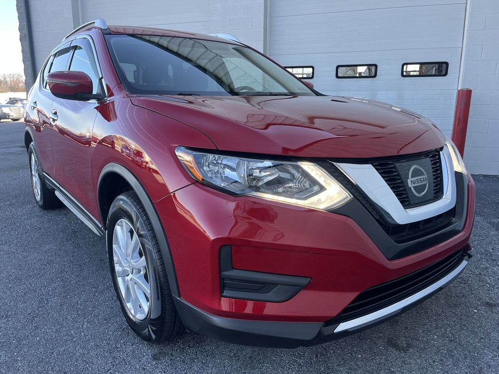 2017 Nissan Rogue Image 1