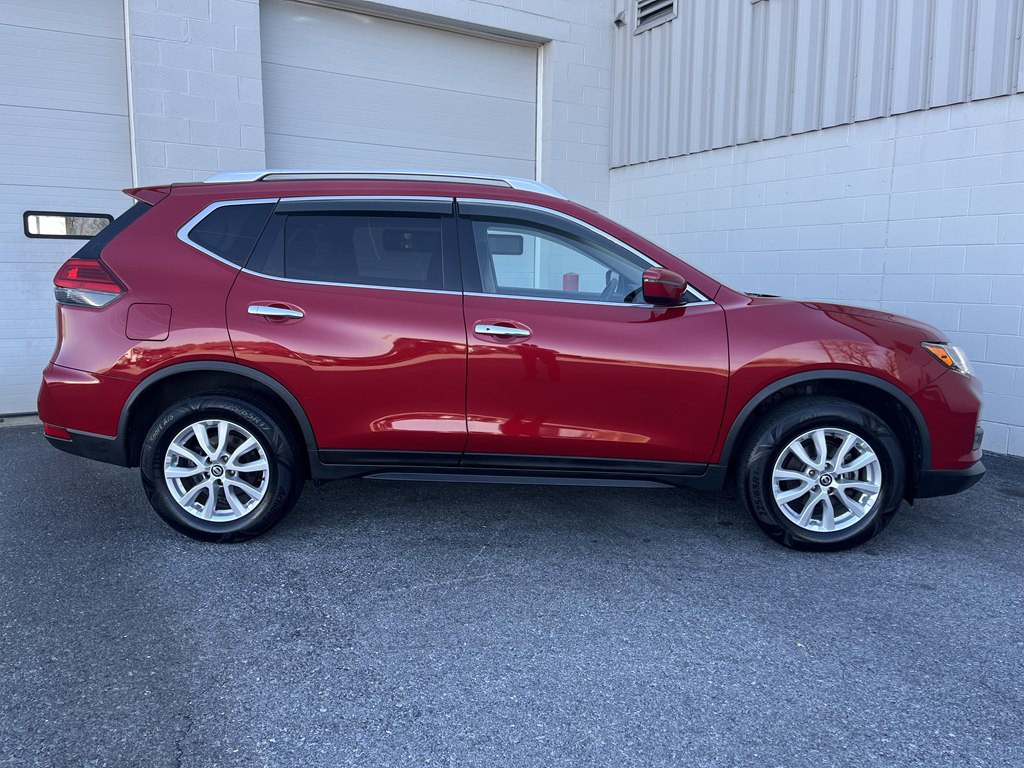 2017 Nissan Rogue Image 2