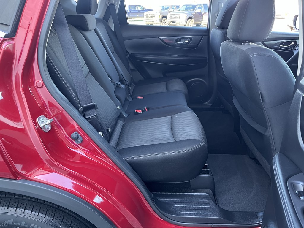 2017 Nissan Rogue Image 16