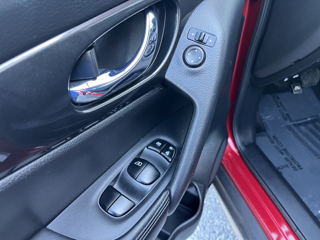 2017 Nissan Rogue Image 19