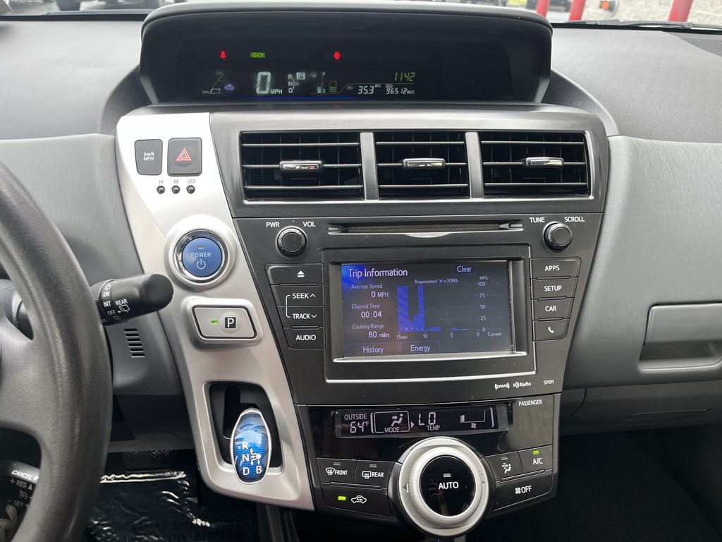 2013 Toyota Prius Image 10