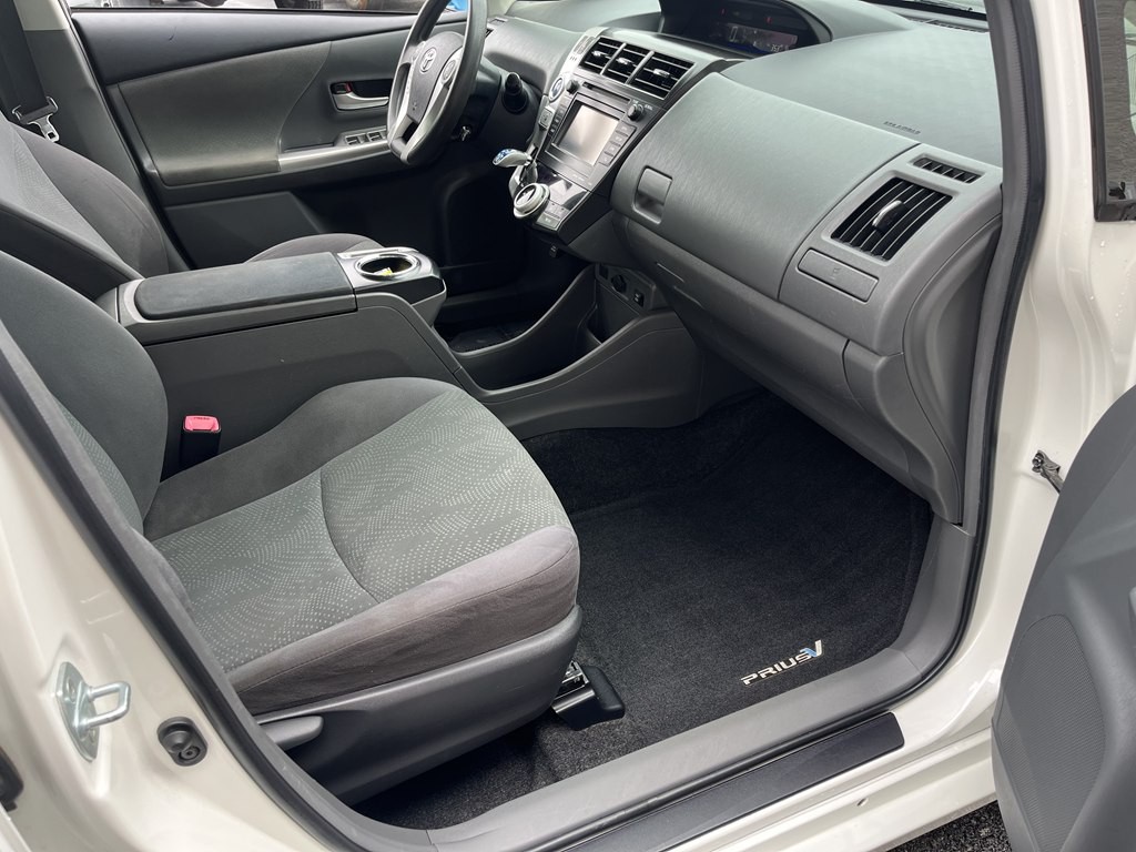 2013 Toyota Prius Image 14