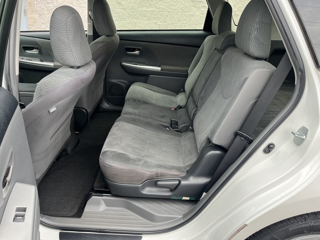 2013 Toyota Prius Image 15