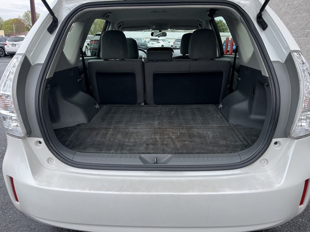 2013 Toyota Prius Image 17