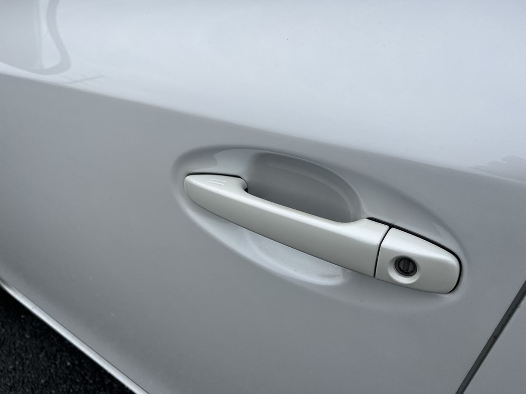 2013 Toyota Prius Image 18